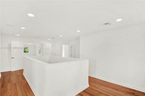 Villa ou maison à louer à Miami, Floride: 5 chambres, 309.18 m2 № 2008762 - photo 28