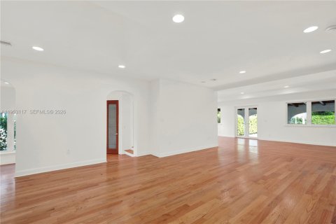 Villa ou maison à louer à Miami, Floride: 5 chambres, 309.18 m2 № 2008762 - photo 7