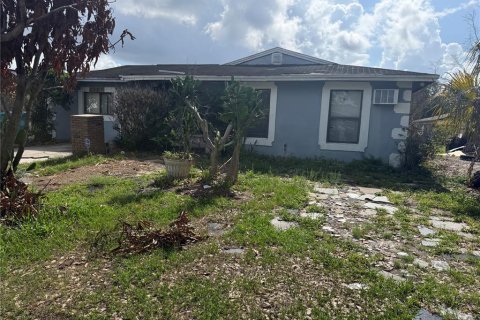 House in Orlando, Florida 4 bedrooms, 133.41 sq.m. № 2151000