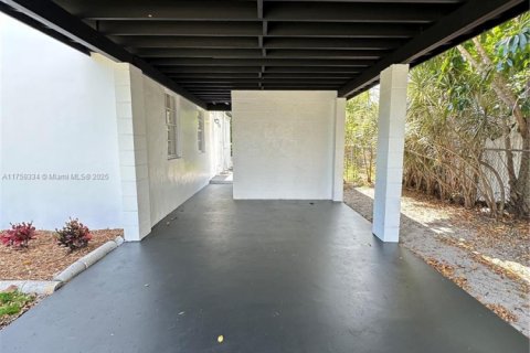 House in Miami Gardens, Florida 3 bedrooms, 89.19 sq.m. № 1714117 - photo 12