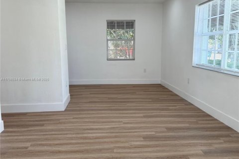 House in Miami Gardens, Florida 3 bedrooms, 89.19 sq.m. № 1714117 - photo 3