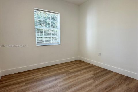 House in Miami Gardens, Florida 3 bedrooms, 89.19 sq.m. № 1714117 - photo 8