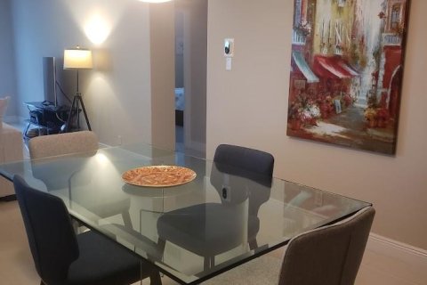 Condominio en alquiler en Fort Lauderdale, Florida, 1 dormitorio, 88.26 m2 № 1045561 - foto 1