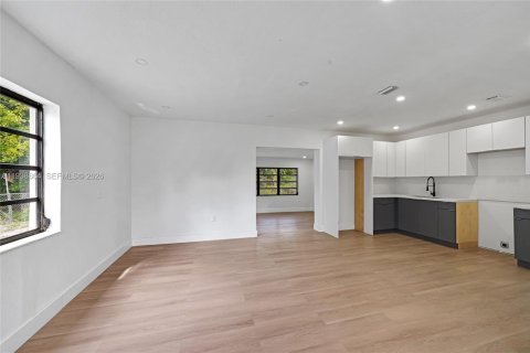 Купить виллу или дом в Майами-Гарденс, Флорида 4 спальни, 130.25м2, № 1996936 - фото 6