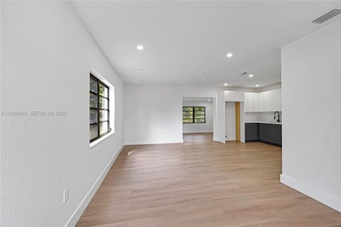 Купить виллу или дом в Майами-Гарденс, Флорида 4 спальни, 130.25м2, № 1996936 - фото 4