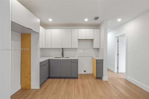 Купить виллу или дом в Майами-Гарденс, Флорида 4 спальни, 130.25м2, № 1996936 - фото 12