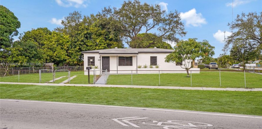 Дом в Майами-Гарденс, Флорида 4 спальни, 130.25м2 № 1996936