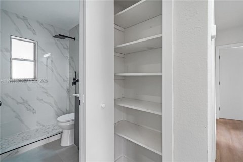 Купить виллу или дом в Майами-Гарденс, Флорида 4 спальни, 130.25м2, № 1996936 - фото 16