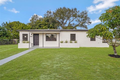 Купить виллу или дом в Майами-Гарденс, Флорида 4 спальни, 130.25м2, № 1996936 - фото 30