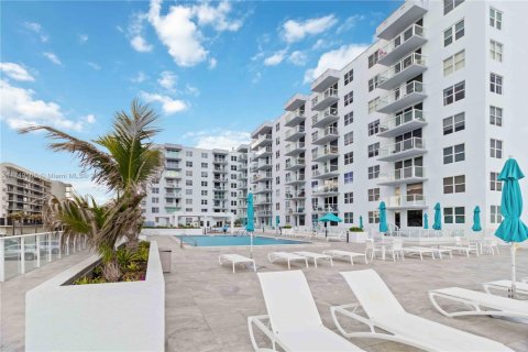 Condo in Palm Beach, Florida, 1 bedroom  № 1729362 - photo 13