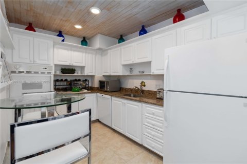 Condo in Palm Beach, Florida, 1 bedroom  № 1729362 - photo 5