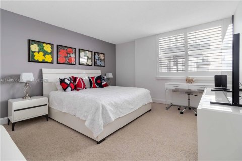 Condo in Palm Beach, Florida, 1 bedroom  № 1729362 - photo 10