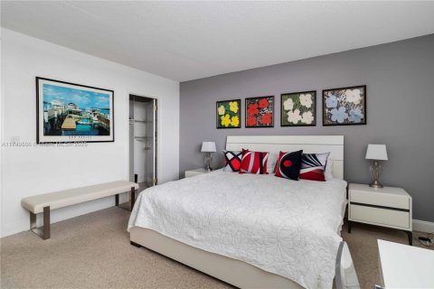 Condo in Palm Beach, Florida, 1 bedroom  № 1729362 - photo 11