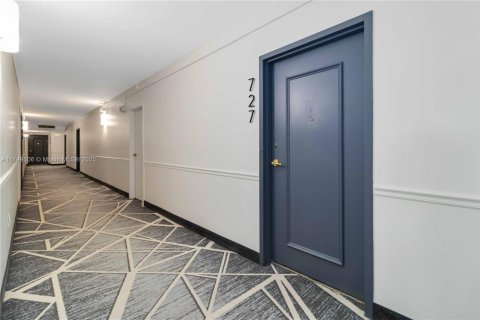 Condo in Palm Beach, Florida, 1 bedroom  № 1729362 - photo 18
