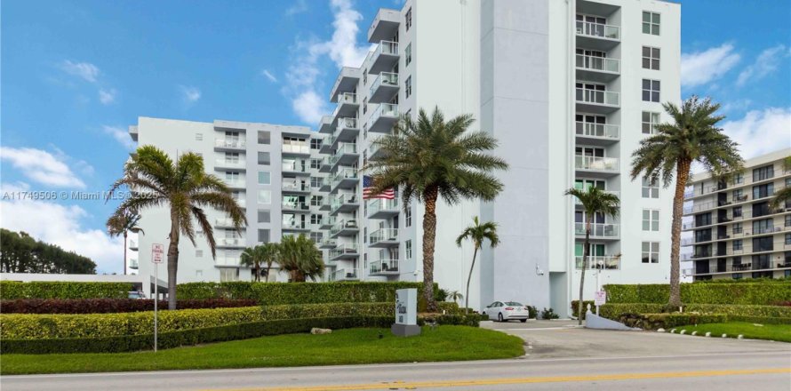 Condo in Palm Beach, Florida, 1 bedroom  № 1729362