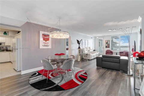Condo in Palm Beach, Florida, 1 bedroom  № 1729362 - photo 2