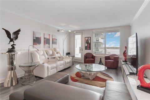Condo in Palm Beach, Florida, 1 bedroom  № 1729362 - photo 7