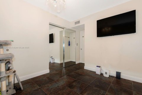Copropriété à vendre à Miami, Floride: 2 chambres, 114.73 m2 № 2013385 - photo 23