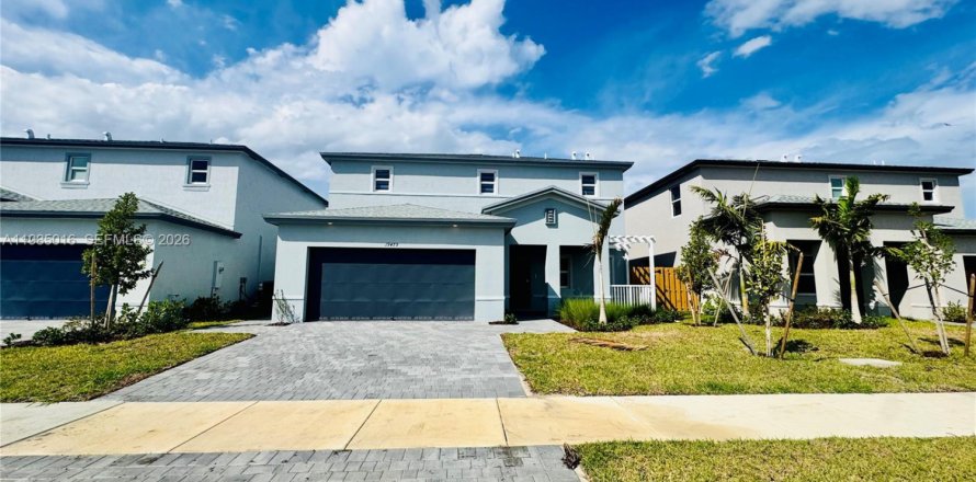 Коммерческая недвижимость в Хомстед, Флорида 1 спальня № 2050851