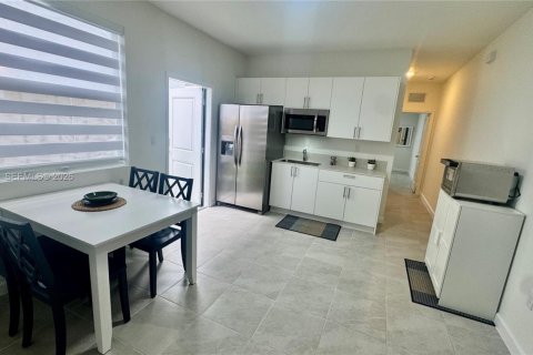 Снять в аренду коммерческую недвижимость в Хомстед, Флорида 1 спальня, № 2050851 - фото 7