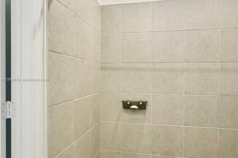 Снять в аренду коммерческую недвижимость в Хомстед, Флорида 1 спальня, № 2050851 - фото 11