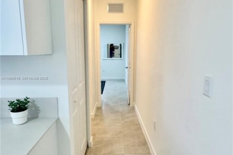 Снять в аренду коммерческую недвижимость в Хомстед, Флорида 1 спальня, № 2050851 - фото 9