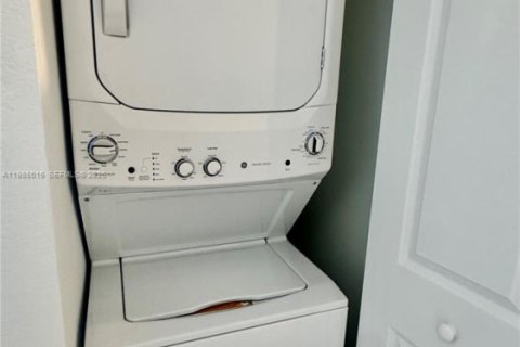 Снять в аренду коммерческую недвижимость в Хомстед, Флорида 1 спальня, № 2050851 - фото 8