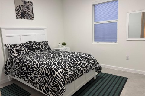 Снять в аренду коммерческую недвижимость в Хомстед, Флорида 1 спальня, № 2050851 - фото 12