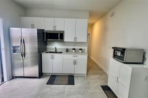 Снять в аренду коммерческую недвижимость в Хомстед, Флорида 1 спальня, № 2050851 - фото 5