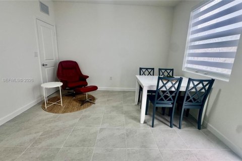 Снять в аренду коммерческую недвижимость в Хомстед, Флорида 1 спальня, № 2050851 - фото 4