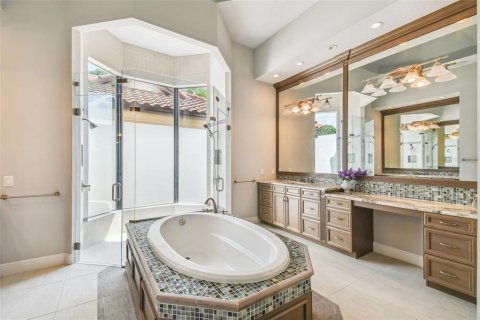 House in Thonotosassa, Florida 5 bedrooms, 544.31 sq.m. № 1202216 - photo 22