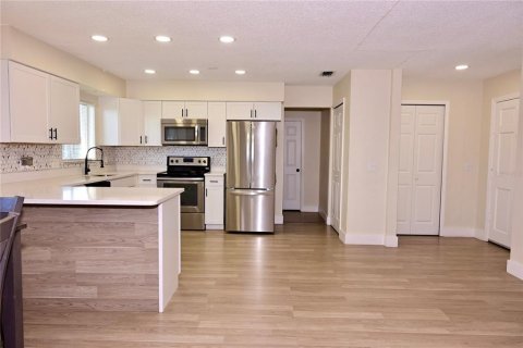 Villa ou maison à vendre à Winter Haven, Floride: 4 chambres, 148.55 m2 № 2143986 - photo 5