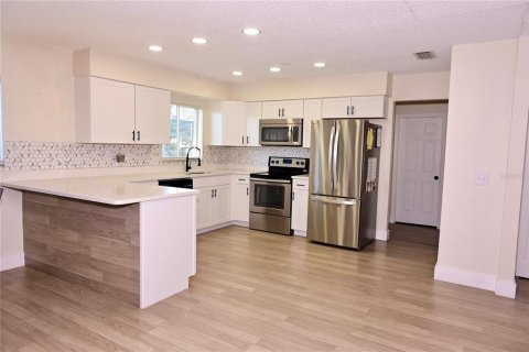 Villa ou maison à vendre à Winter Haven, Floride: 4 chambres, 148.55 m2 № 2143986 - photo 4