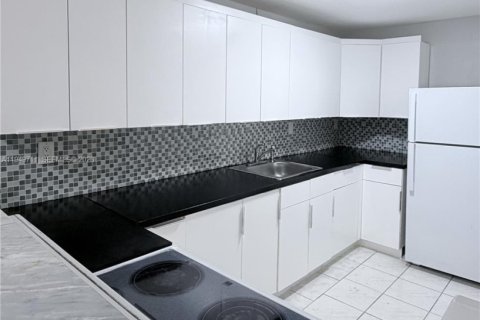 Снять в аренду виллу или дом в Хайалиа Гарденс, Флорида 2 спальни, 89.19м2, № 2005399 - фото 9