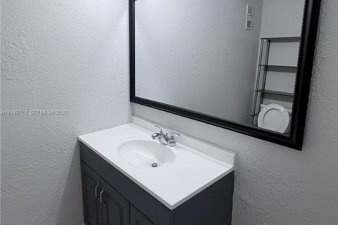 Снять в аренду виллу или дом в Хайалиа Гарденс, Флорида 2 спальни, 89.19м2, № 2005399 - фото 7