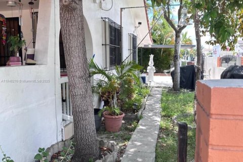 House in Hialeah, Florida 3 bedrooms, 115.2 sq.m. № 1842936 - photo 20