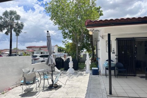 House in Hialeah, Florida 3 bedrooms, 115.2 sq.m. № 1842936 - photo 16