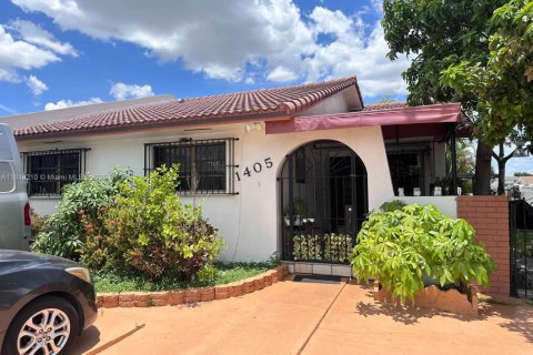 House in Hialeah, Florida 3 bedrooms, 115.2 sq.m. № 1842936 - photo 4