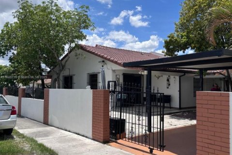House in Hialeah, Florida 3 bedrooms, 115.2 sq.m. № 1842936 - photo 2