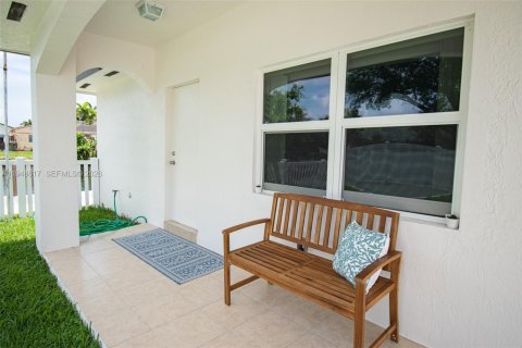 Снять в аренду квартиру в Дания-Бич, Флорида 1 спальня, 32.52м2, № 2004670 - фото 8