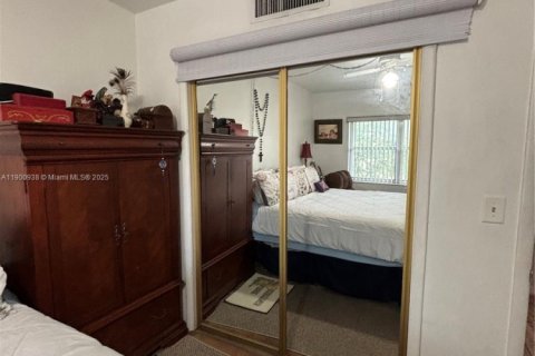 Condo in Miami Springs, Florida, 1 bedroom  № 1951490 - photo 13