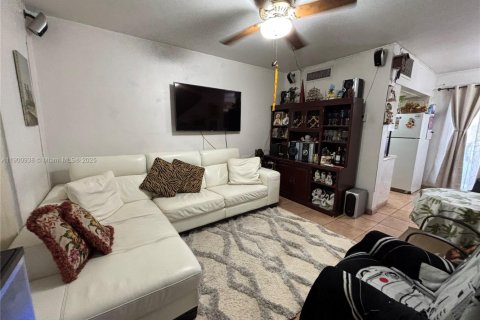 Condo in Miami Springs, Florida, 1 bedroom  № 1951490 - photo 3