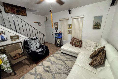 Condo in Miami Springs, Florida, 1 bedroom  № 1951490 - photo 4