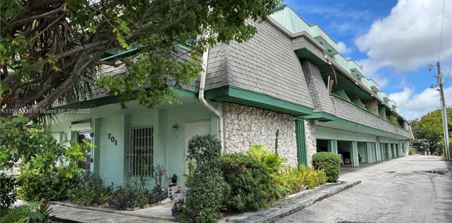 Condo in Miami Springs, Florida, 1 bedroom  № 1951490
