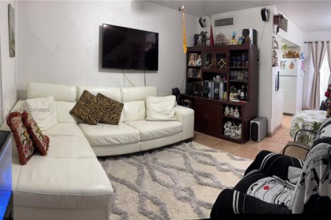 Condo in Miami Springs, Florida, 1 bedroom  № 1951490 - photo 5