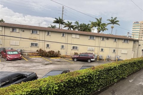 Condo in Miami Springs, Florida, 1 bedroom  № 1951490 - photo 19