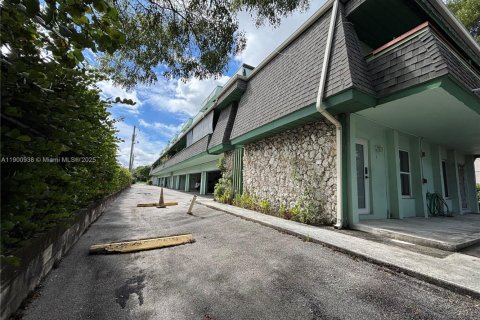 Condo in Miami Springs, Florida, 1 bedroom  № 1951490 - photo 18