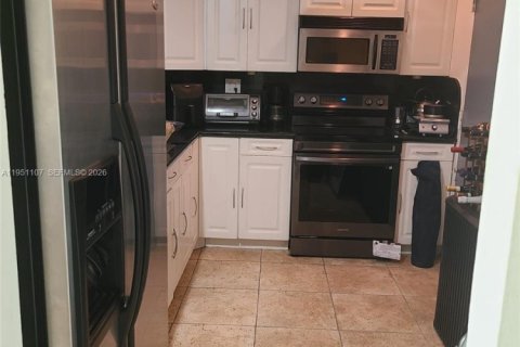 Снять в аренду кондоминиум в Санни-Айлс-Бич, Флорида 1 спальня, 70.79м2, № 2007197 - фото 3