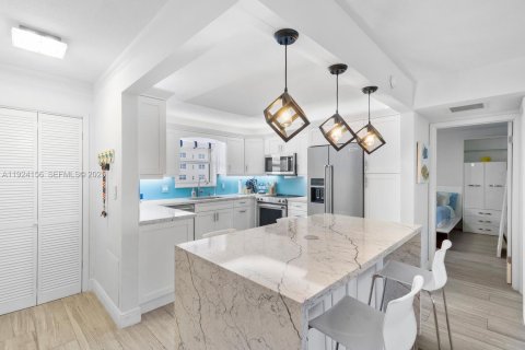 Condominio en alquiler en Hillsboro Beach, Florida, 2 dormitorios, 92.9 m2 № 1982224 - foto 7