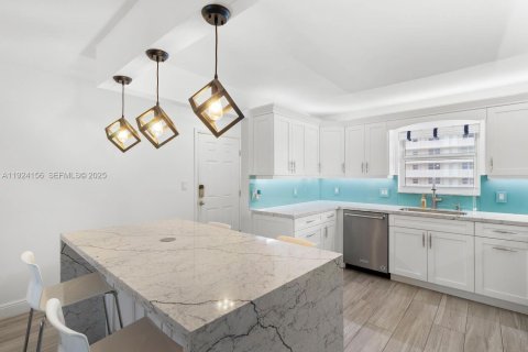 Condominio en alquiler en Hillsboro Beach, Florida, 2 dormitorios, 92.9 m2 № 1982224 - foto 6